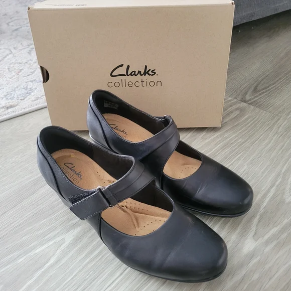 Clarks Women's Black Mary Jane Shoes Size 8.5 Wide - Picture 1 of 8